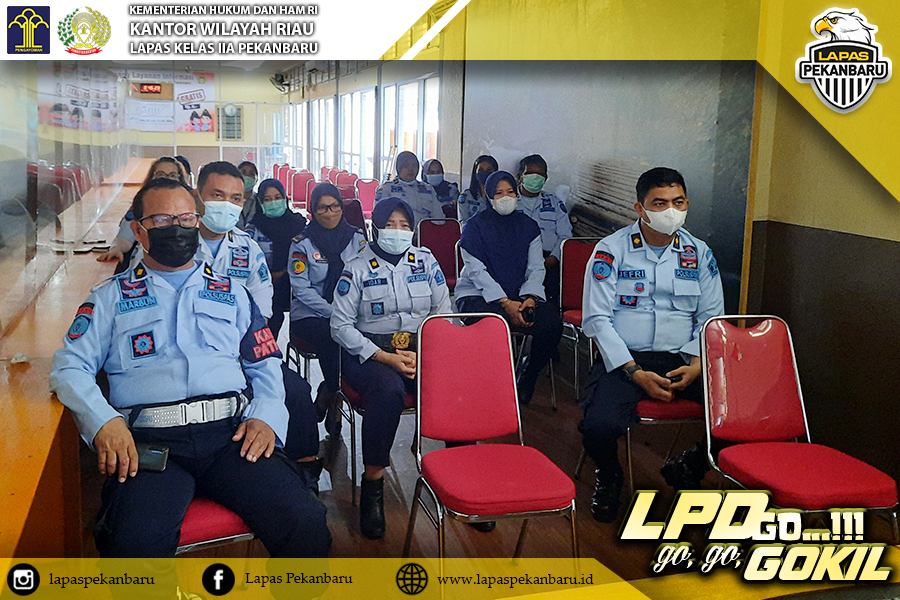 Pegawai Lapas Kelas IIA Pekanbaru mengikuti pengarahan secara virtual